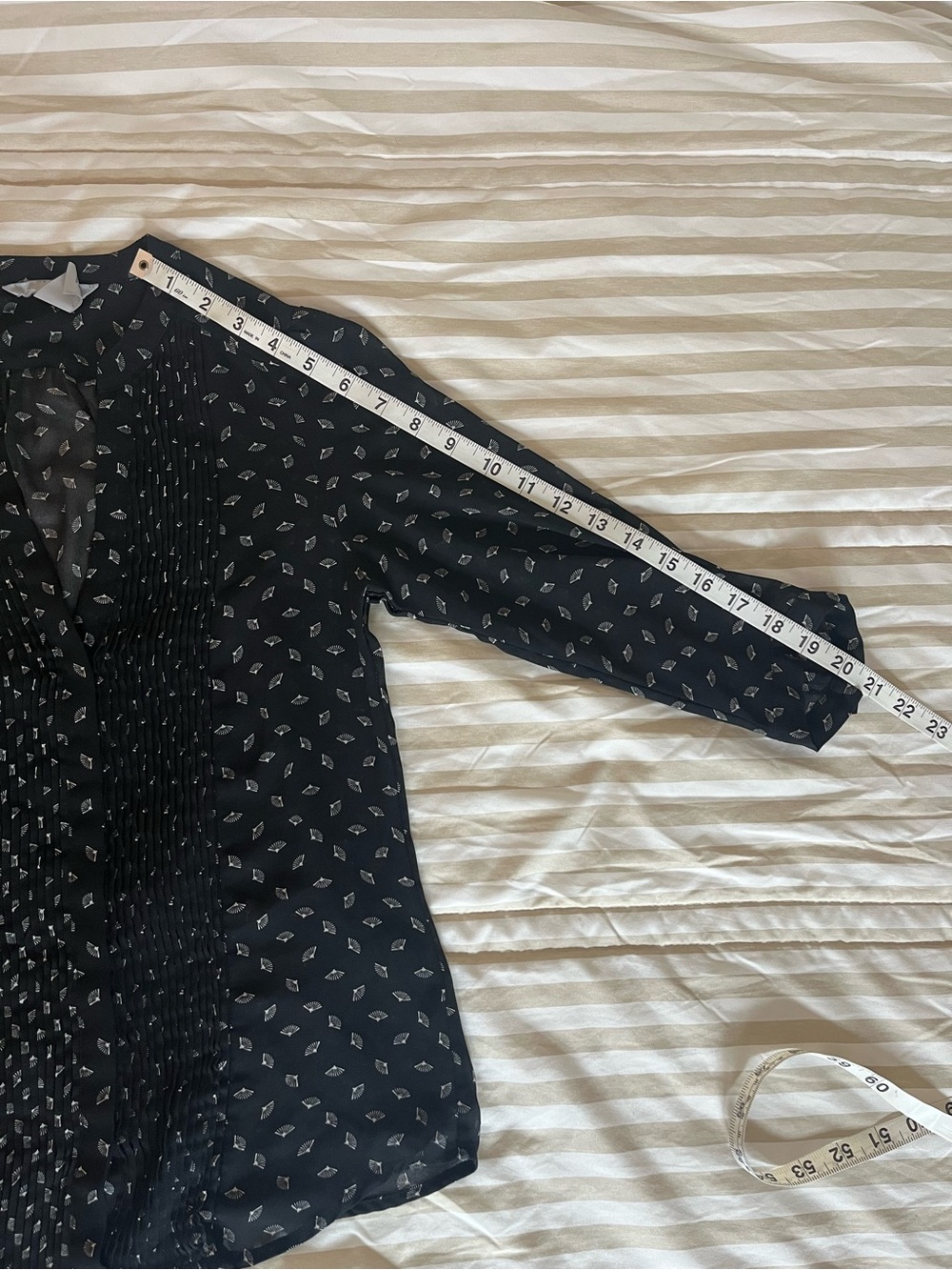 H&M Black Geometric Print Pleated Pintuck Blouse Size 2 - Picture 7 of 10